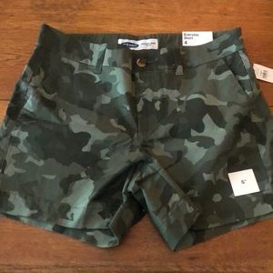 NWT Old Navy Everyday Short 5” Camo Print Size 4